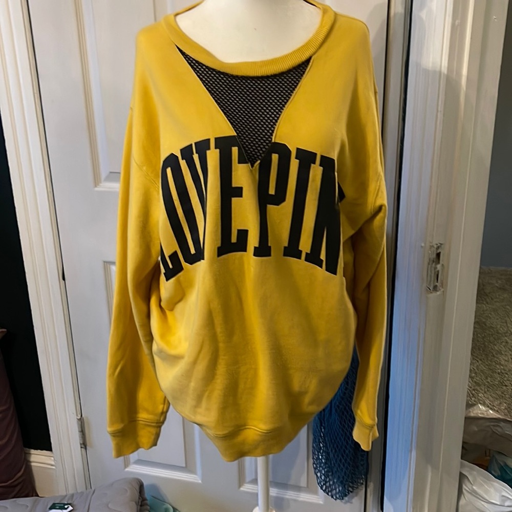 Vs pink sweatshirt
